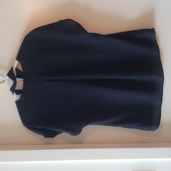 Navy blue top with neck tie from le chateau - Picture 6 of 7